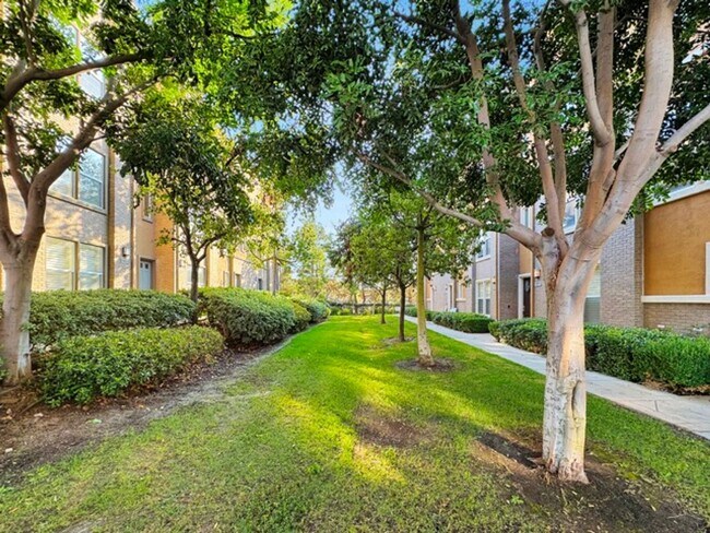 Building Photo - Beautiful 3 Bd/2Ba Spacious Home in Fullerton w/AC and Ample Community Amenities!