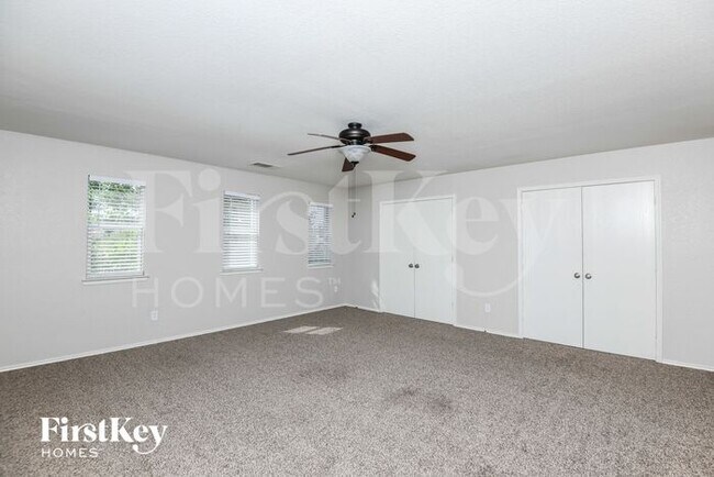 Building Photo - 324 Bob White Dr