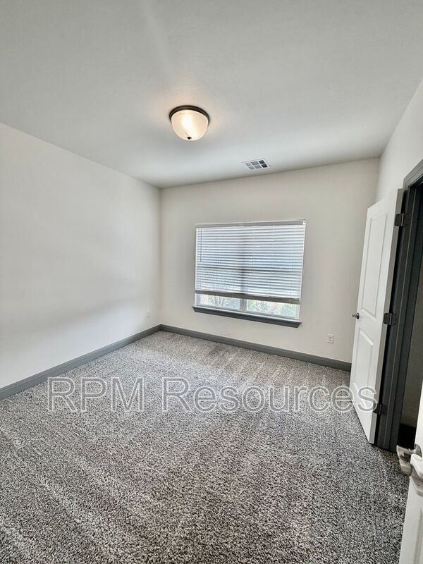 Building Photo - 3613 Shutter Ridge Dr