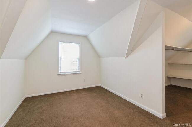Building Photo - 11 Deauville Pkwy