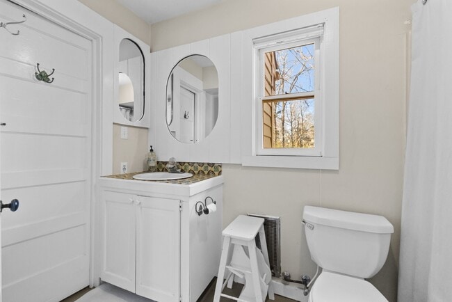 Building Photo - 303 Henderson St