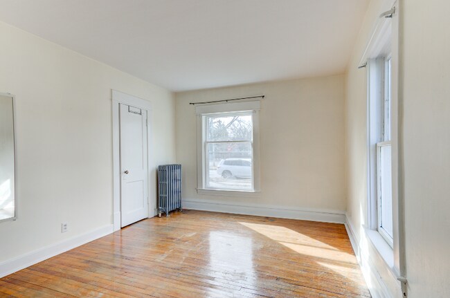 Building Photo - 302 W Fifteenth St