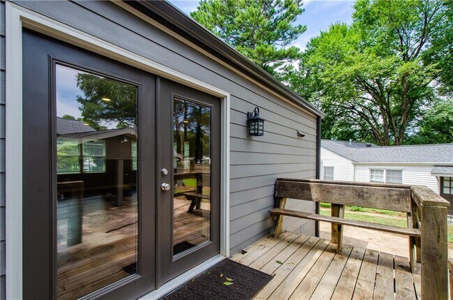 Building Photo - 729 Sunnybrook Dr