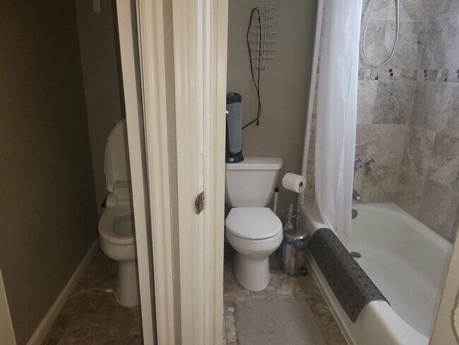 Building Photo - 1411 Piney Dr