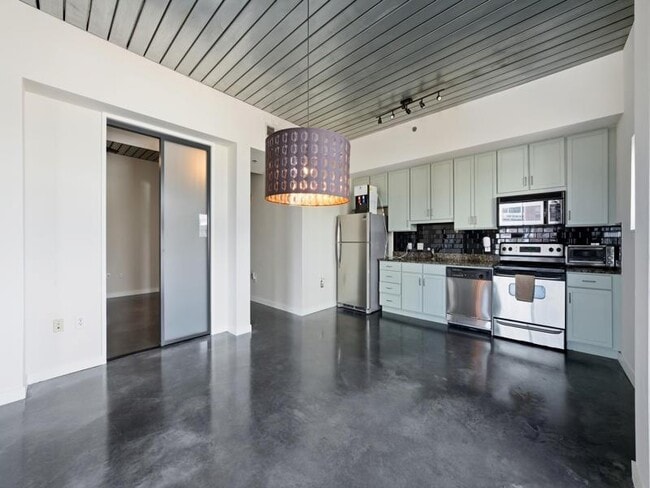 Building Photo - 620 Glen Iris Dr NE