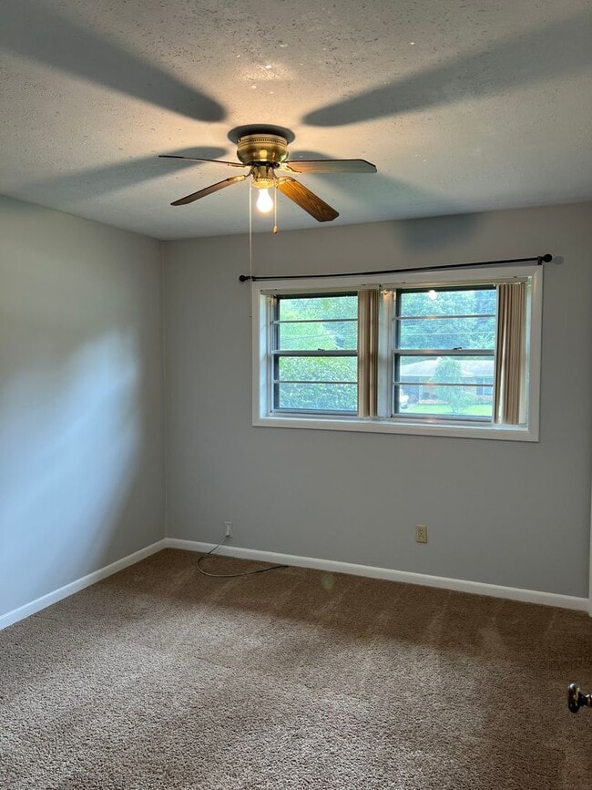 Building Photo - 205 Morgan- Available NOW
