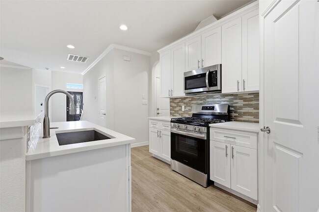 Building Photo - 9738 Champion Heavens Dr