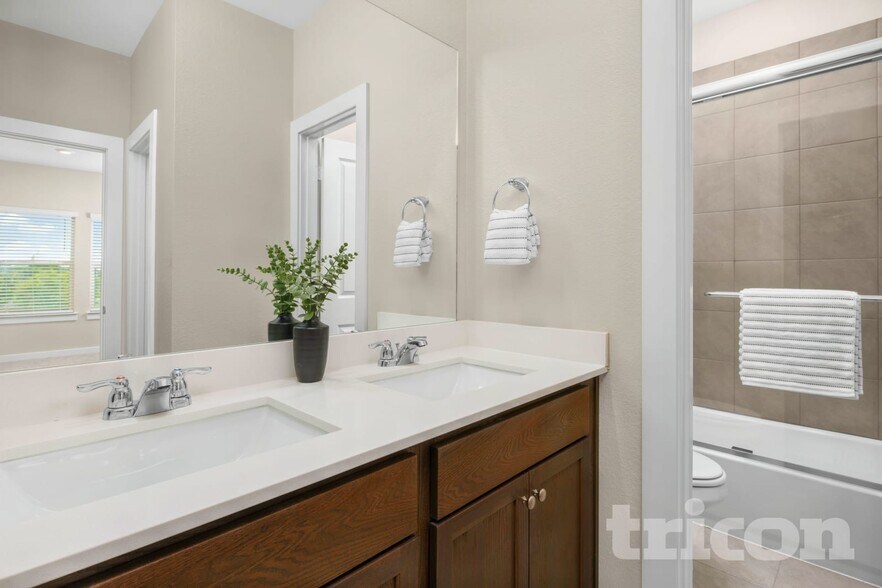 Building Photo - 5444 Sandstone Dr