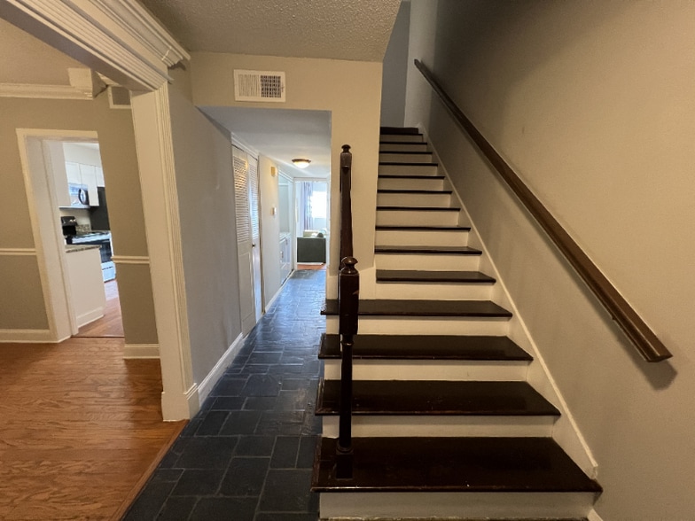 Building Photo - 435 N Highland St