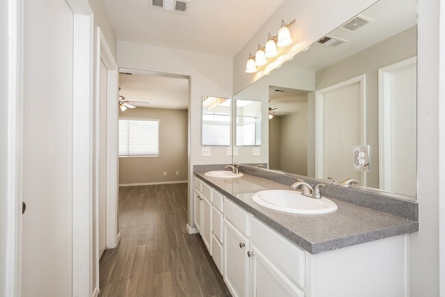 Building Photo - 2407 Character Ct