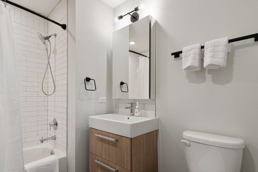 Building Photo - 29 S LaSalle St