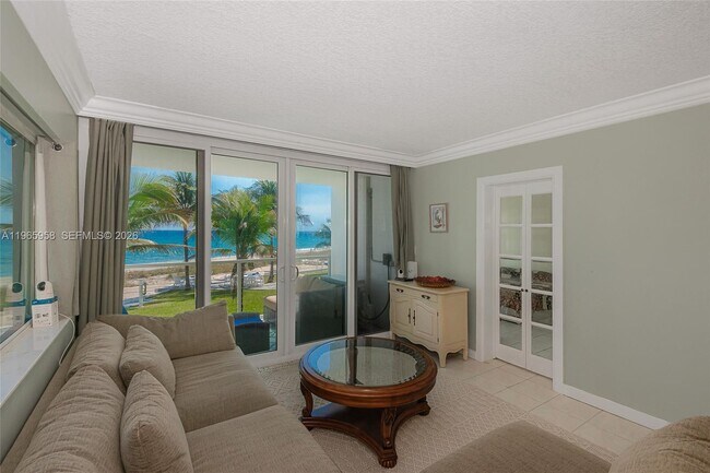 Building Photo - 1041 Hillsboro Mile