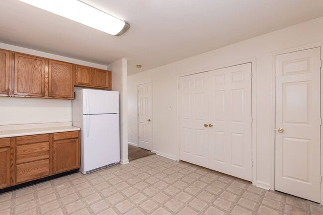 Building Photo - Two Bedroom Home!