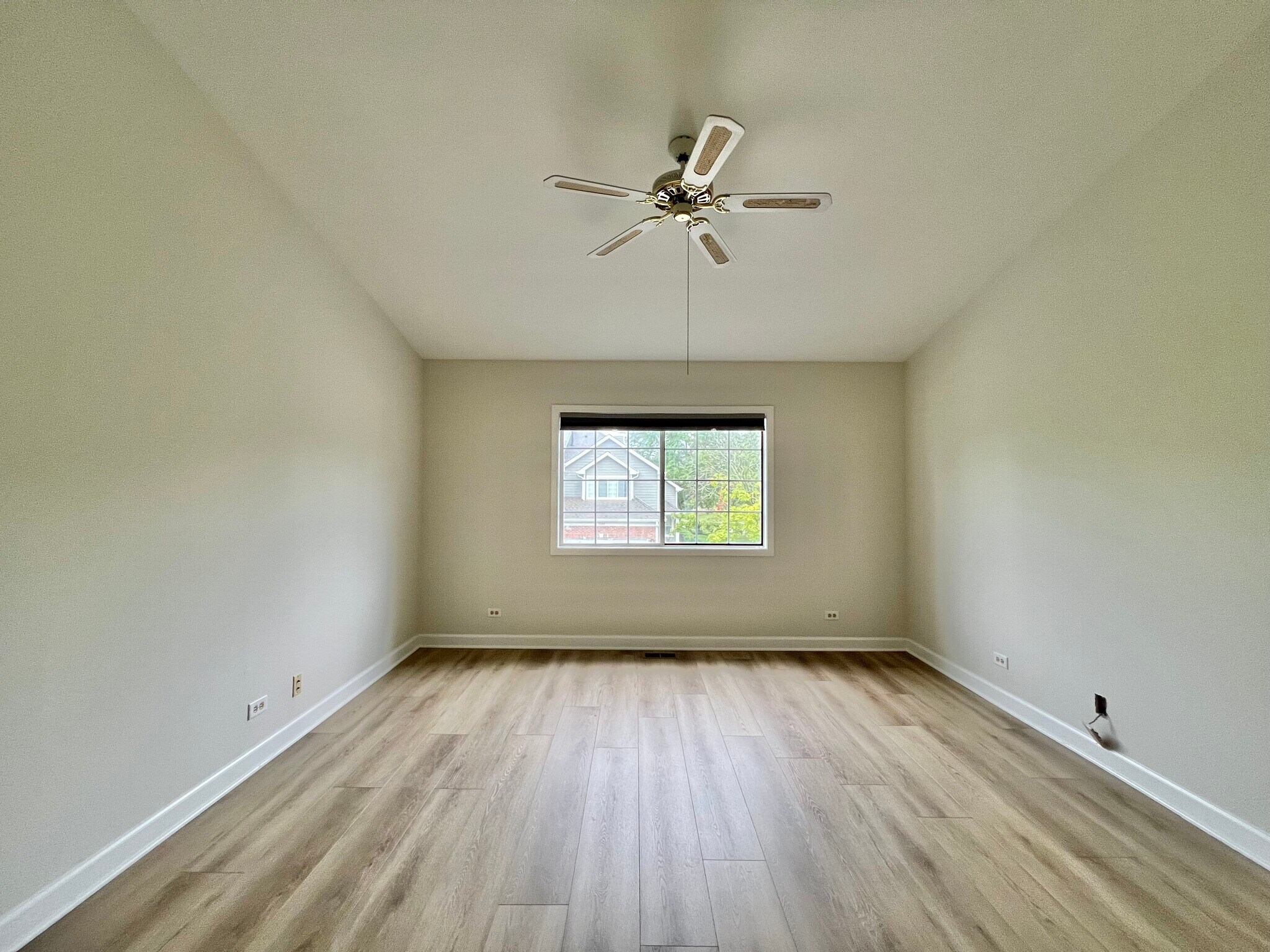Building Photo - 1232 S Parkside Dr