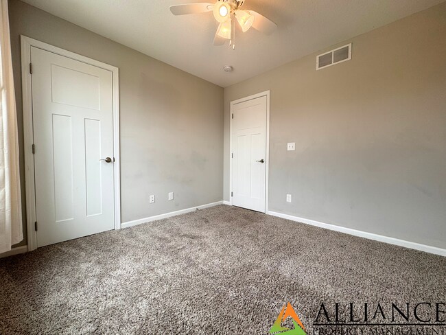 Building Photo - Beautiful Home in Rock Creek School District!