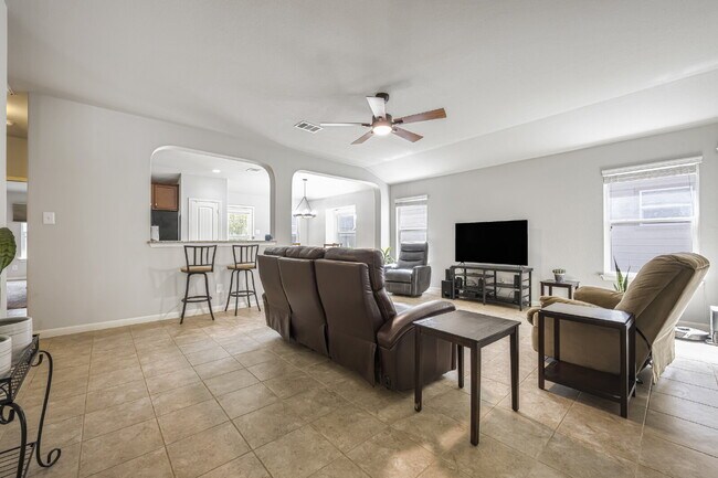 Building Photo - Charming 3-Bedroom with 2 Baths Cottonwood...