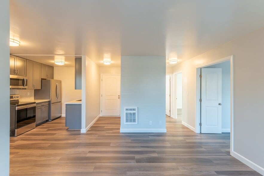 Building Photo - North Point Apartments