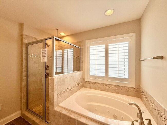 Building Photo - 1019 Monmouth Loop