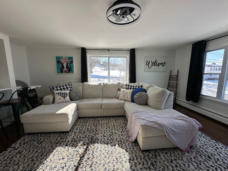 Building Photo - 152 Lepes Rd