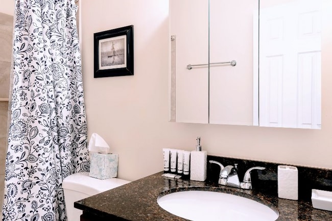 Building Photo - 2 Wimbledon Ln