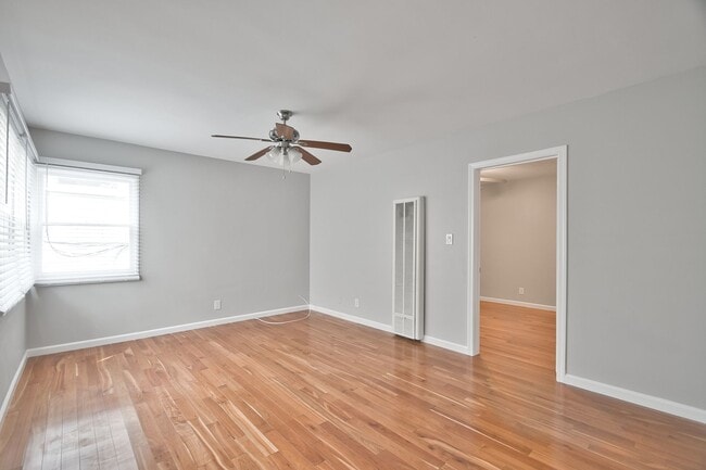 Building Photo - 221 39th St