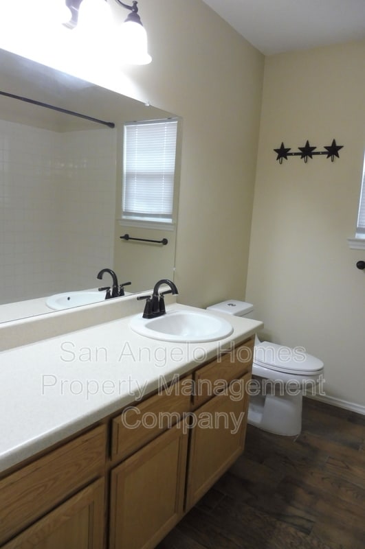 Building Photo - 1217 Elmo Ln
