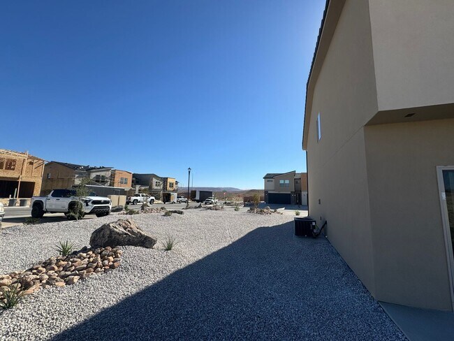 Building Photo - REDUCED PRICE!! Beautiful FOUR Bedroom Home!