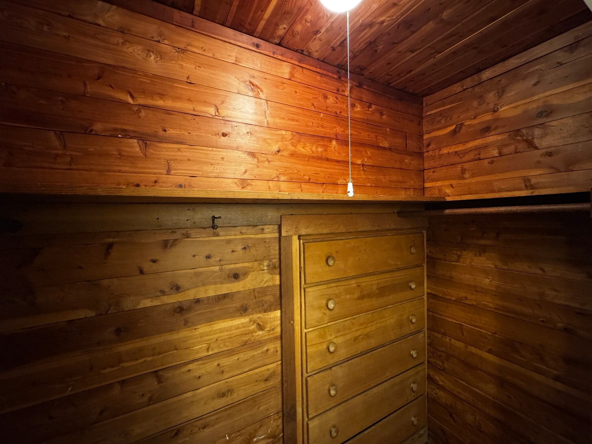 Cedar Closet - 2343 Earl St