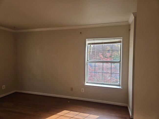 Building Photo - Bright and Cozy 1 Bed 1 Bath Condo In With Balcony In Vibrant Burke Cove