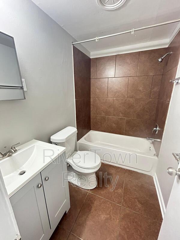 Building Photo - 1316 E Raines Rd