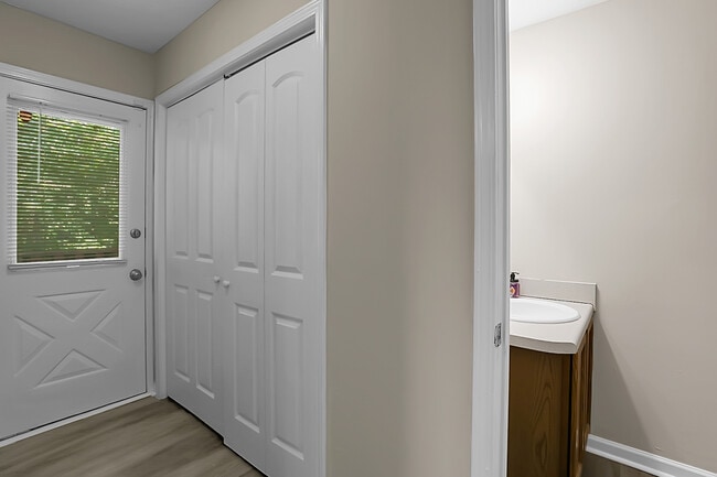 Building Photo - 1229 Creek Forest Ct NW