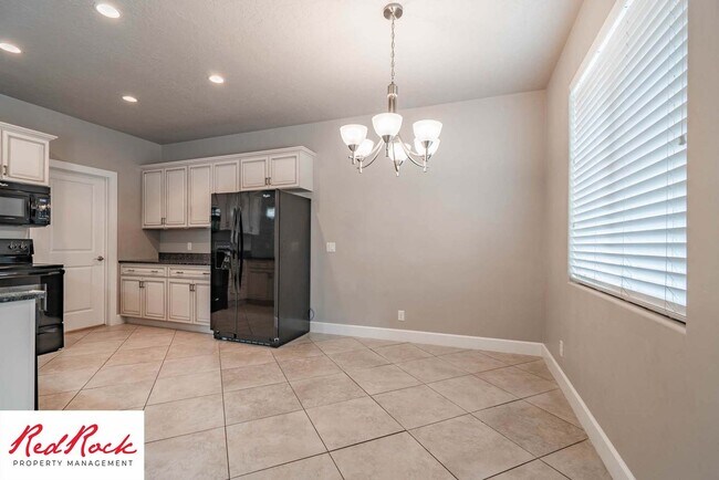 Building Photo - Spacious 4 Bedroom, 2.5 Bathroom Centrally...