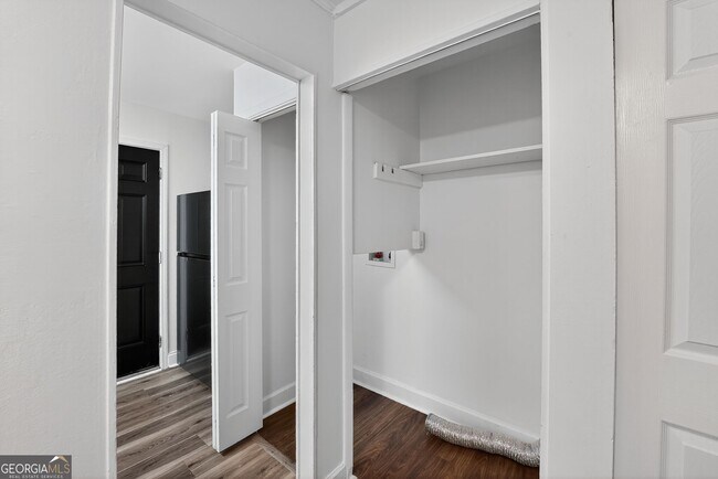 Building Photo - 2510 Peachwood Cir NE