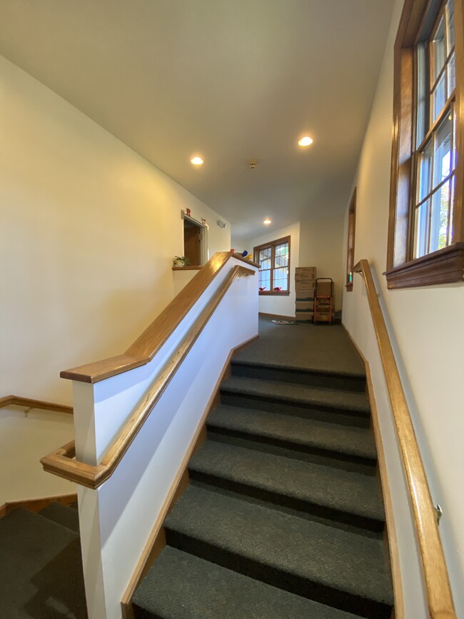 Entry Hallway - 121 Union Ave