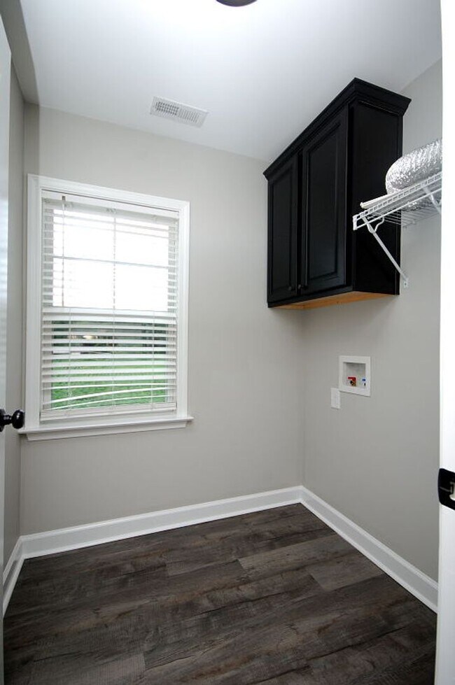 Building Photo - 416 S Pearl St