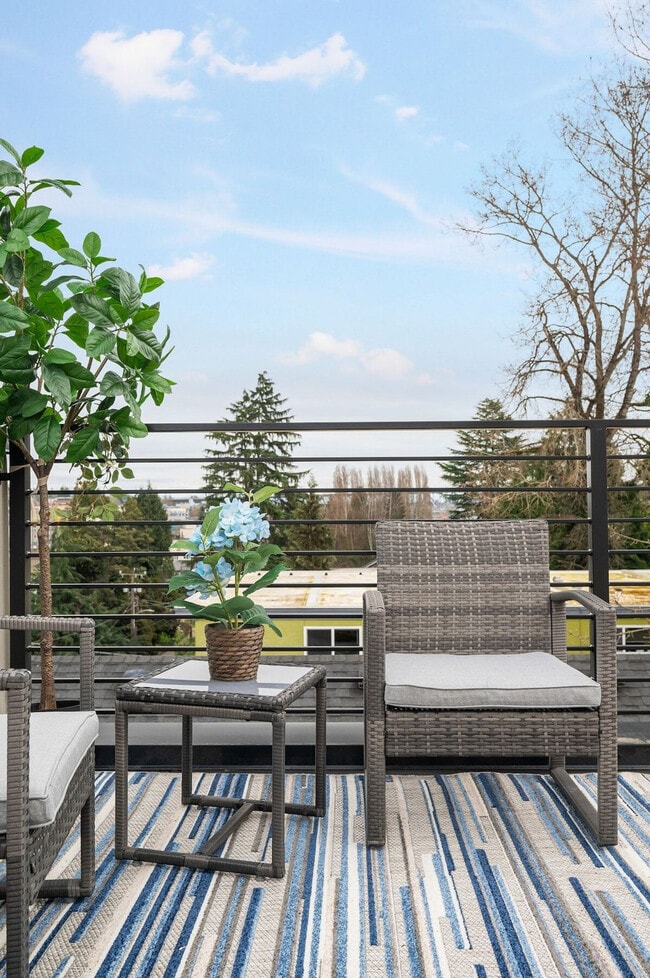 Building Photo - 34 W Cremona St