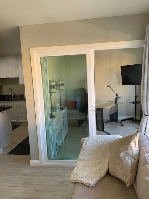 Building Photo - 1585 10th Ave