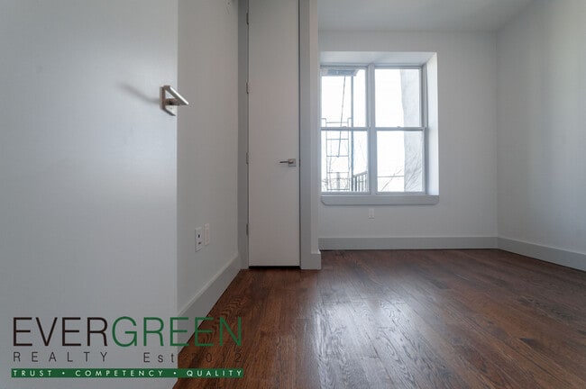 Building Photo - 311 Woodbine St