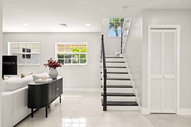 Building Photo - 911 SW 57th Ave