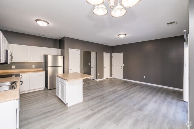 2BD, 2BA,880SF - Kitchen - Bluffton Park Apartments