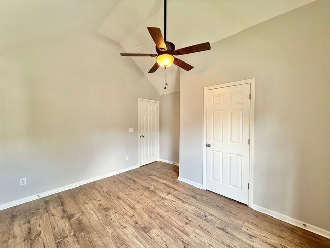 Building Photo - Charming 3BD, 3.5BA Raleigh Home Situated ...