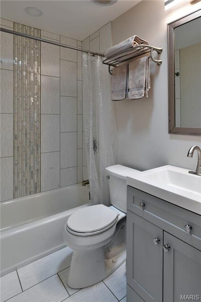 Building Photo - 965 Orchard Lakes Dr