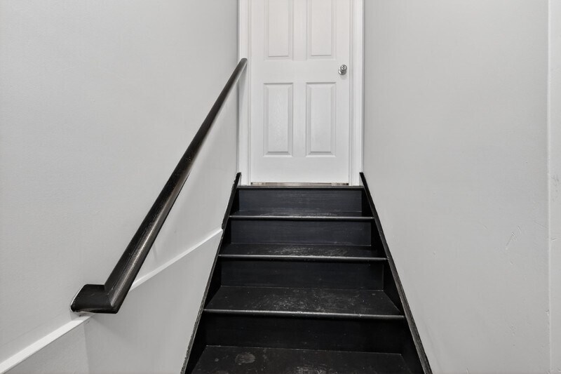 Building Photo - 158 Cliff St