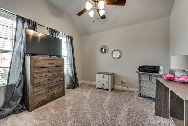 Building Photo - 340 Pecos Dr