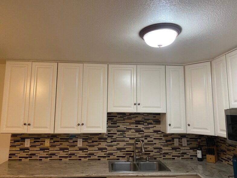 Kitchen - 219 Turf Dr