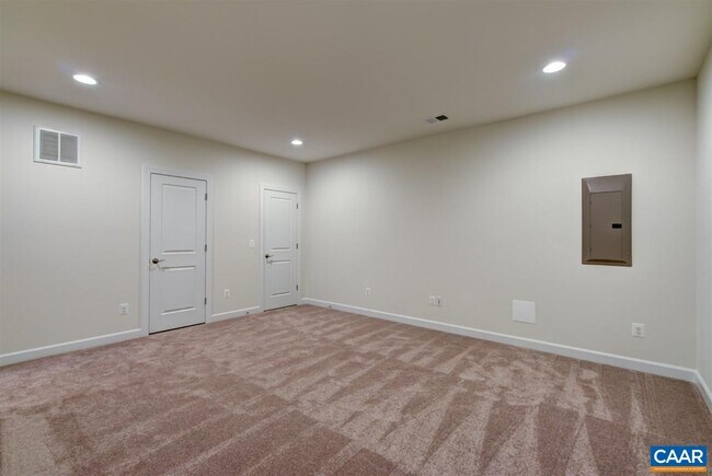 Building Photo - 2402 Winthrop Dr