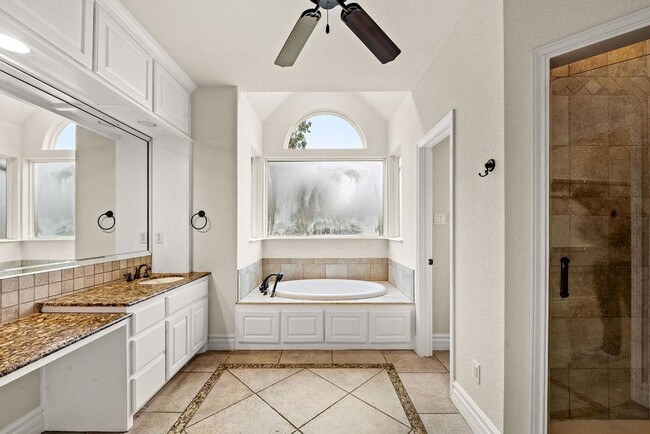 Building Photo - 365 Green Park Dr