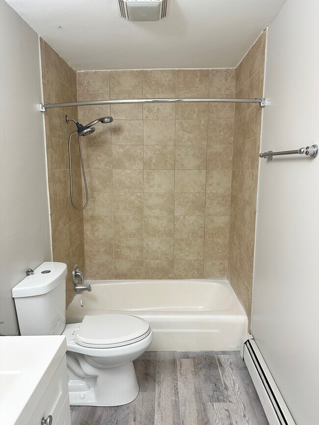 Building Photo - 8656 84th Ct