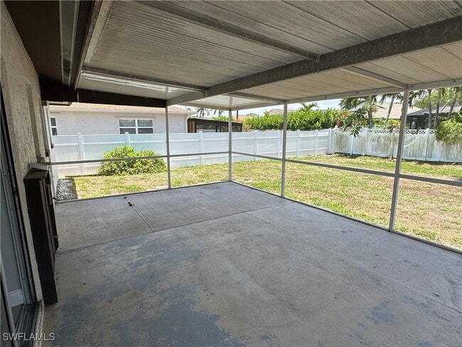 Building Photo - 722 107th Ave N