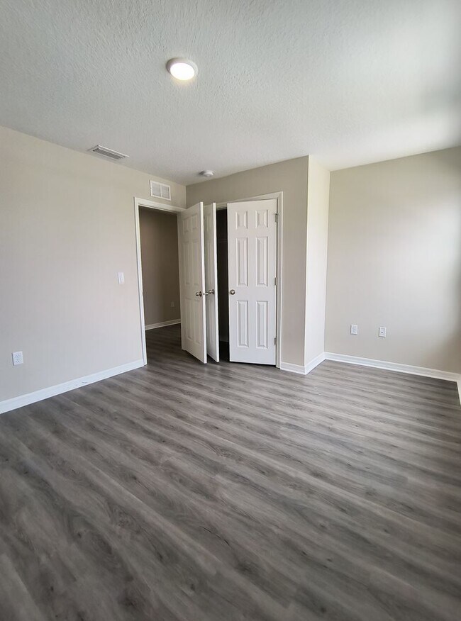 Building Photo - 5 BED 3 BATH SOLAR HOME FOR RENT!! Availab...